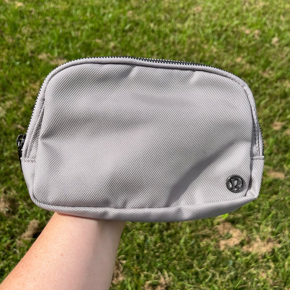 NWOT Lululemon Everywhere Belt Bag in Silver with Gunmetal Hardware